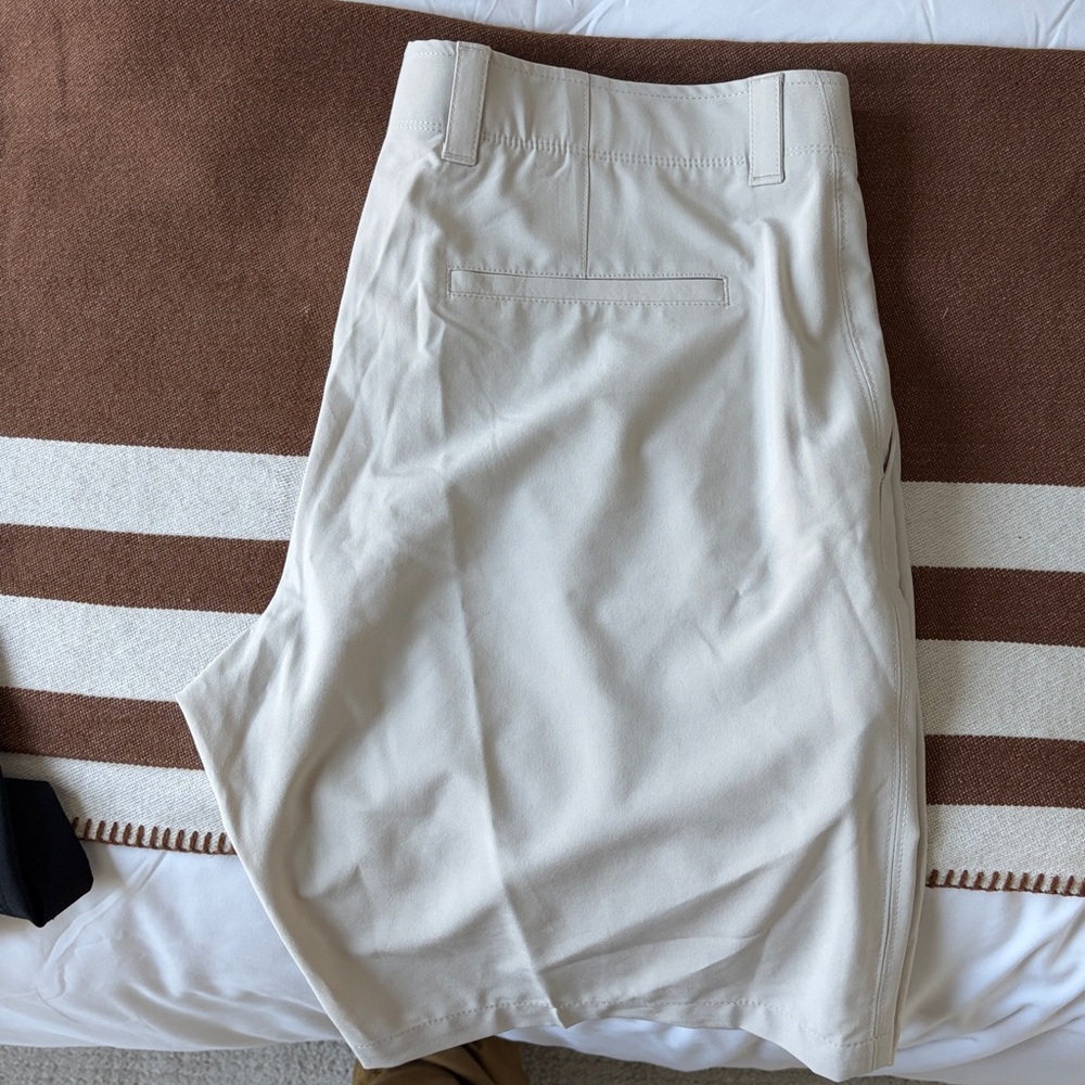 Callaway Men's Golf Stretch Waistband Shorts - Light Gray (NEVER WORN) - Picture 4 of 5